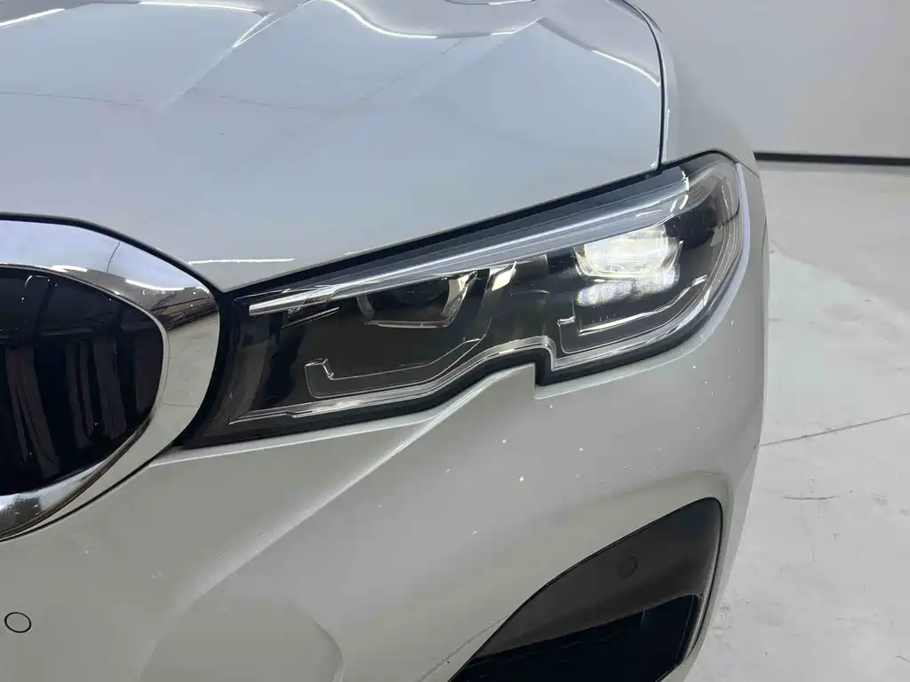 BMW 3 Series 2019 — фото 8