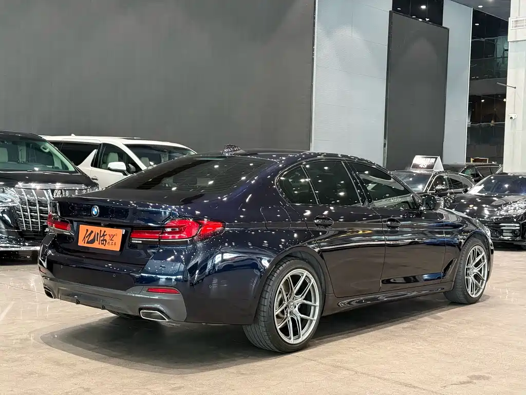 BMW 5 Series 2021 — фото 15
