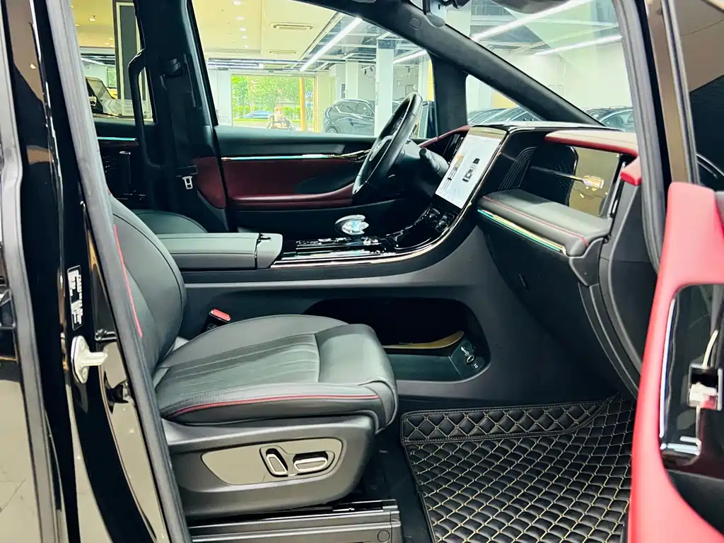 GAC Motor Trumpchi M8 2023 — фото 11
