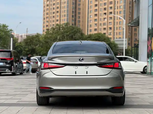 Lexus ES 2021