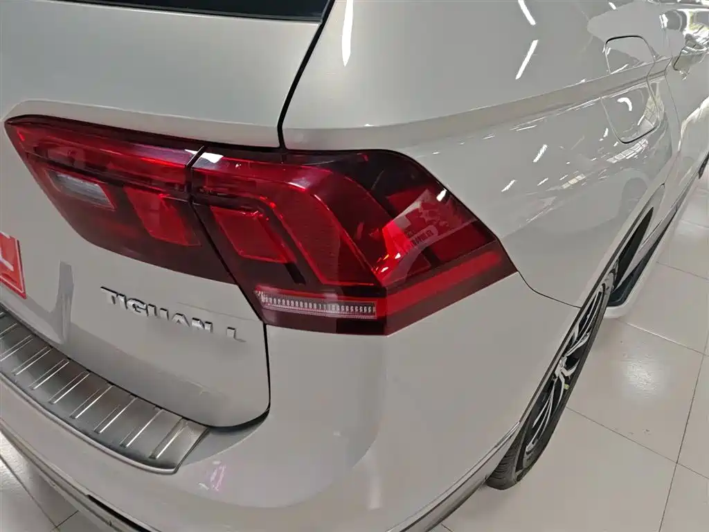 Volkswagen Tiguan L 2017 — фото 8