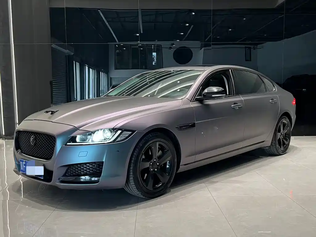Jaguar XFL 2021 — фото 1