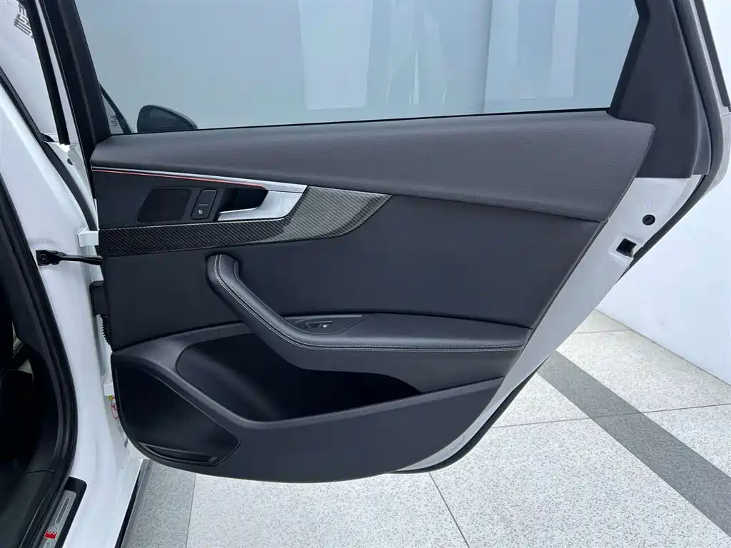 Audi A4L 2022 — фото 28