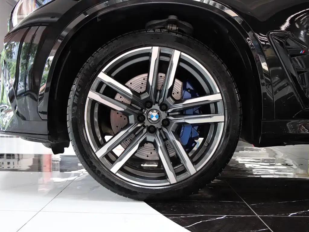 BMW X5 M 2022 — фото 40