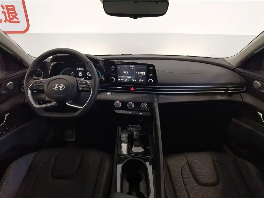 Hyundai Elantra 2024