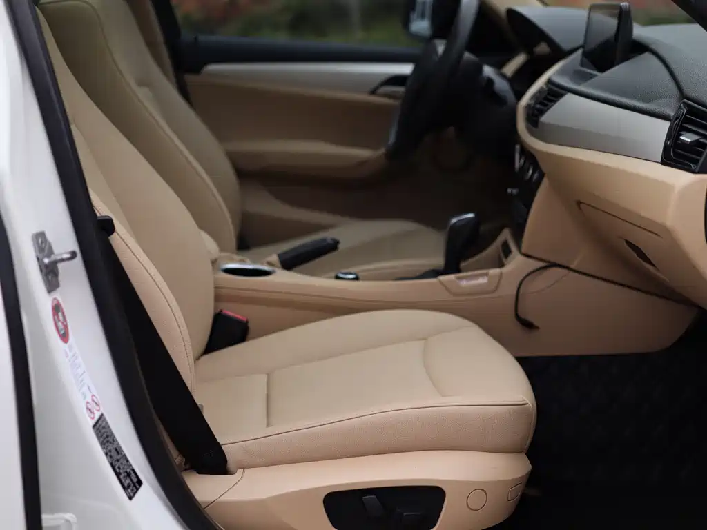 BMW X1 2014 — фото 15