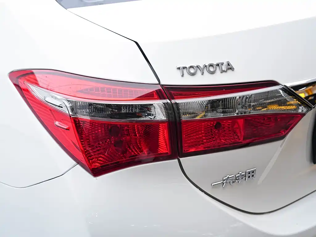 Toyota Corolla 2017 — фото 9