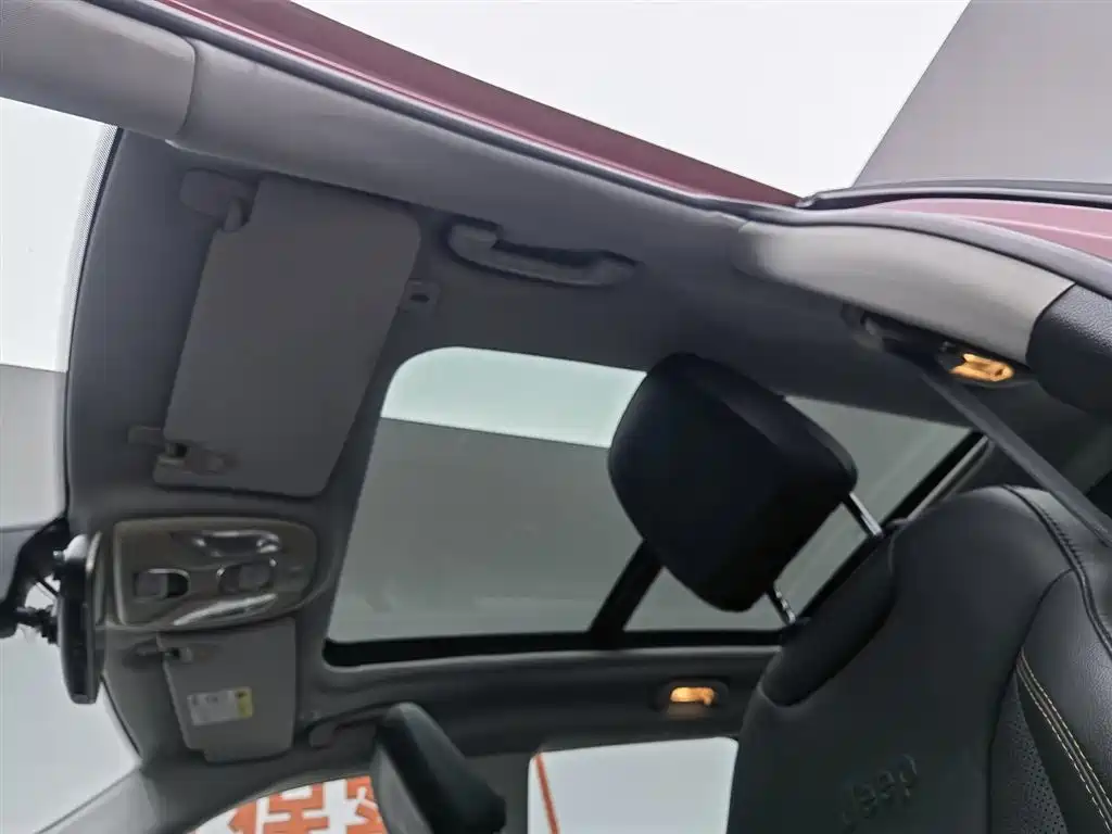 Jeep Compass 2018 — фото 14