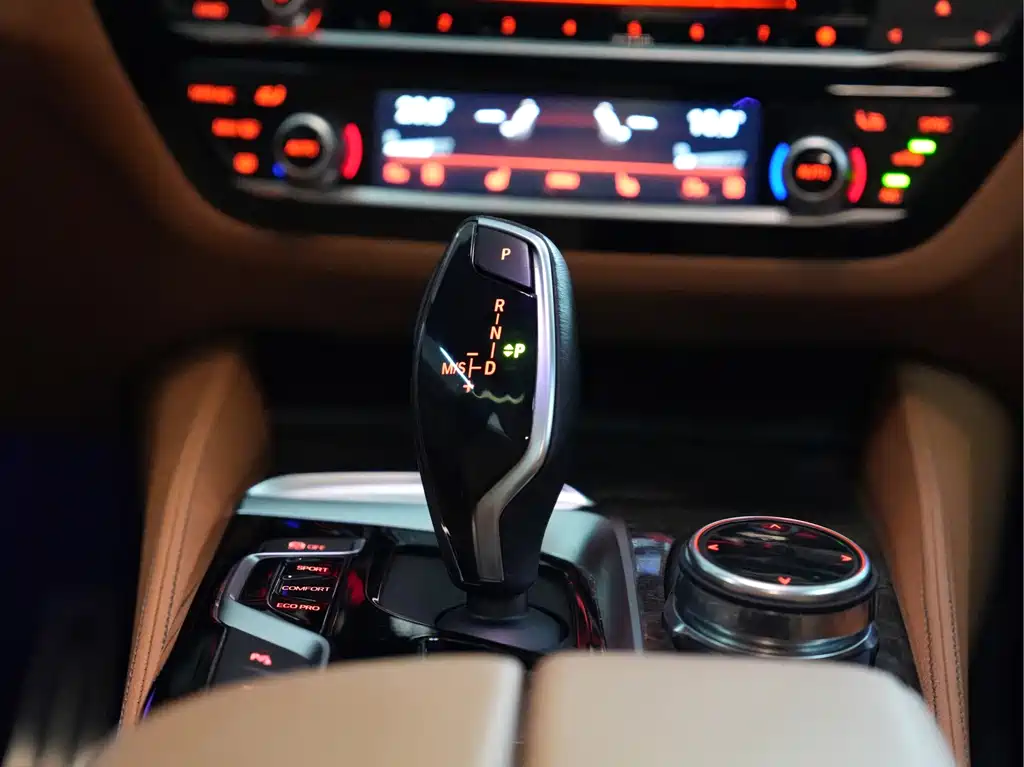 BMW 6 Series GT 2018 — фото 30
