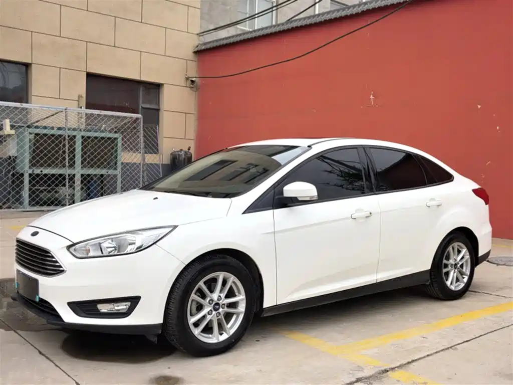 Ford Focus 2017 — фото 1
