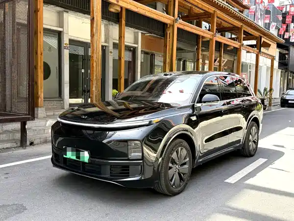 Li Auto L8 2025