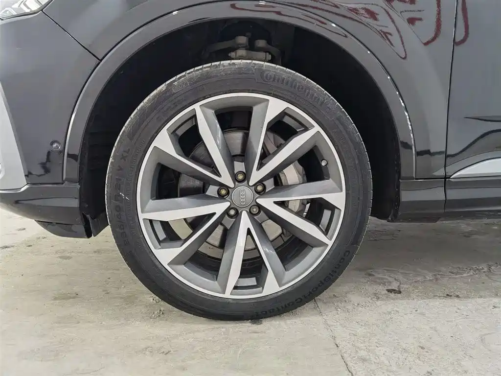 Audi Q7 2021 — фото 17