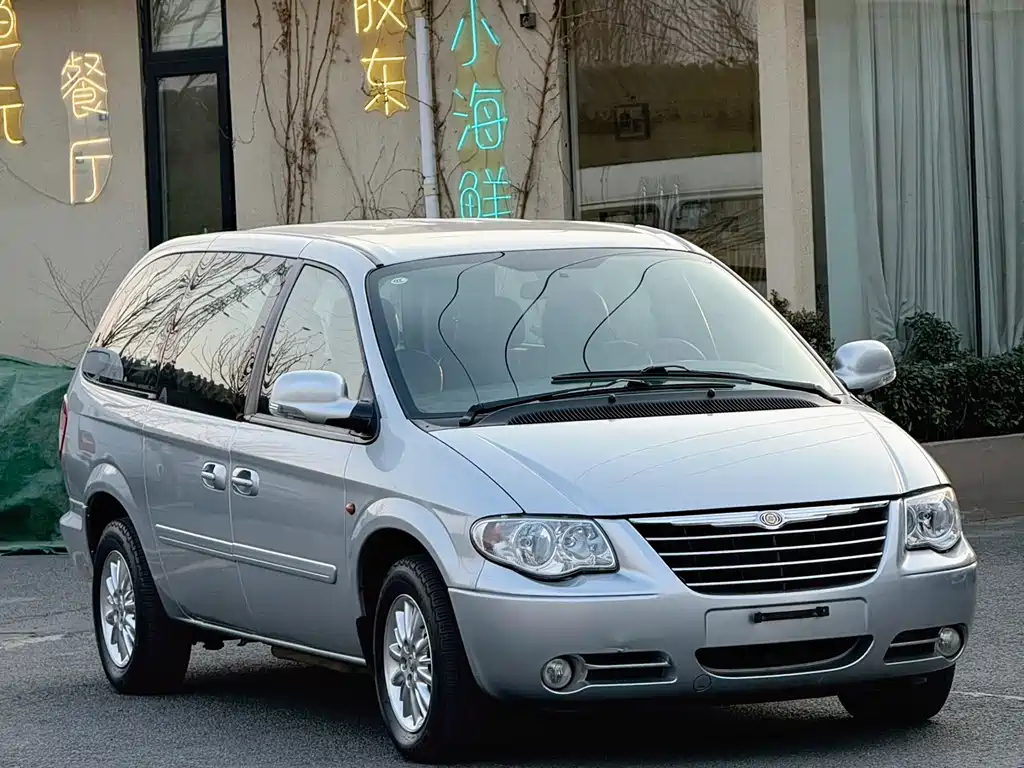 Chrysler Grand Voyager 2013 — фото 2
