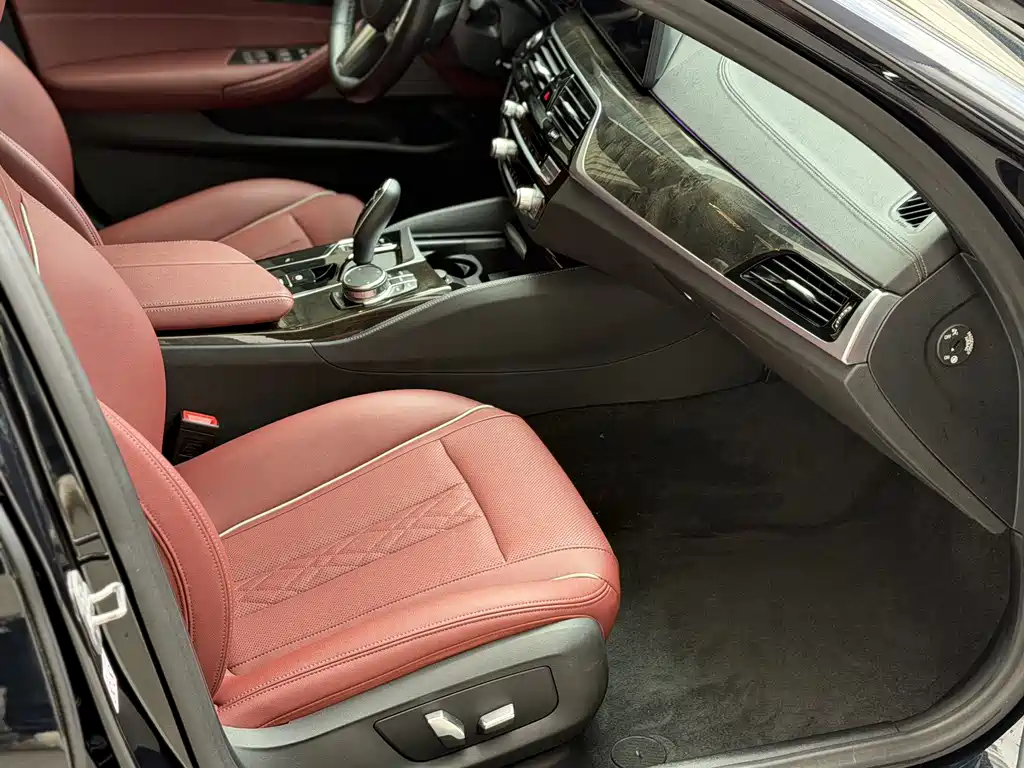 BMW 5 Series 2022 — фото 10
