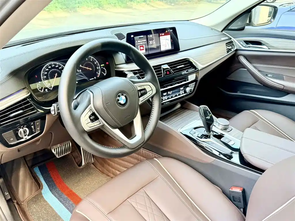 BMW 5 Series 2019 — фото 9