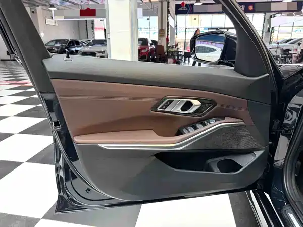BMW 3 Series 2023