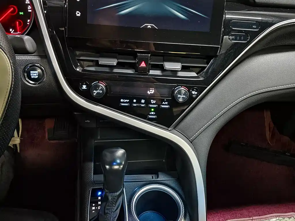 Toyota Camry 2023 — фото 12