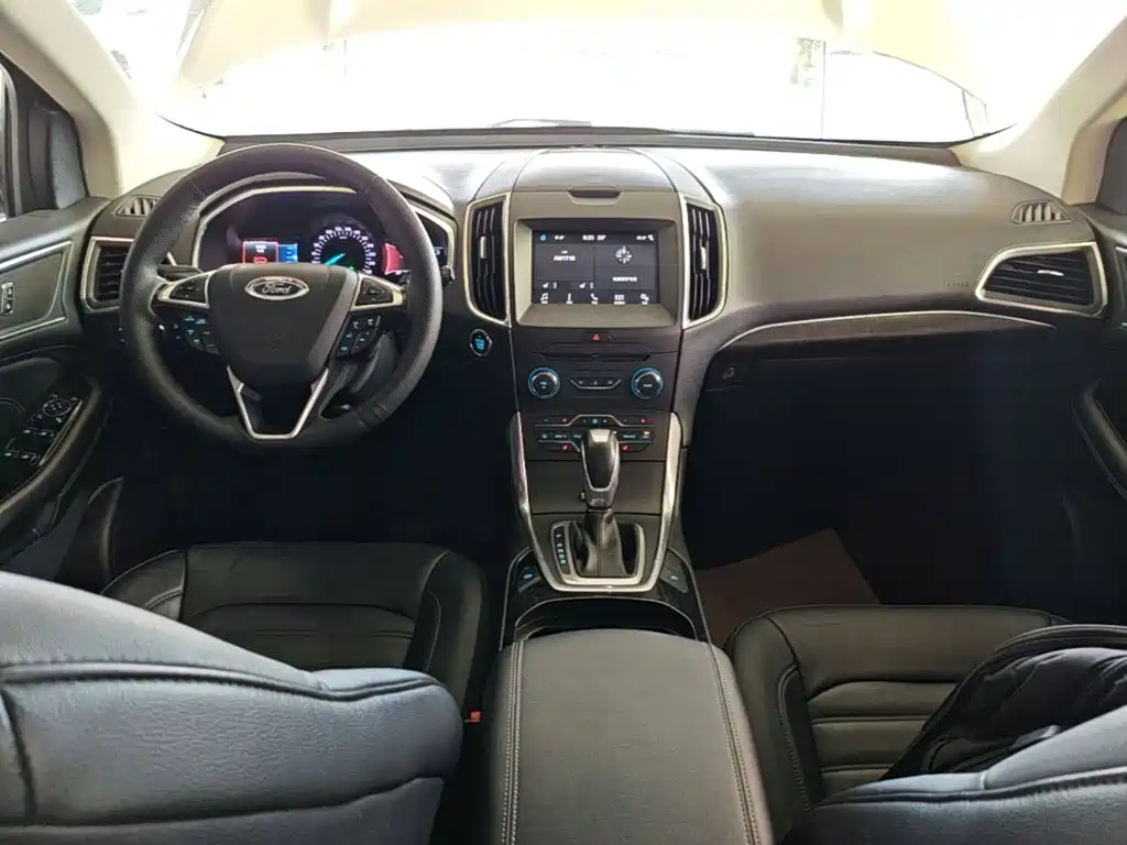 Ford Edge 2018 — фото 10