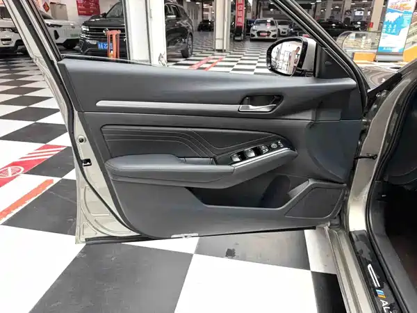 Nissan Teana 2023