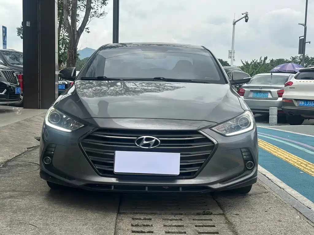 Hyundai Elantra 2018 — фото 2