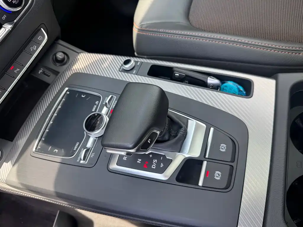 Audi Q5L 2019 — фото 14