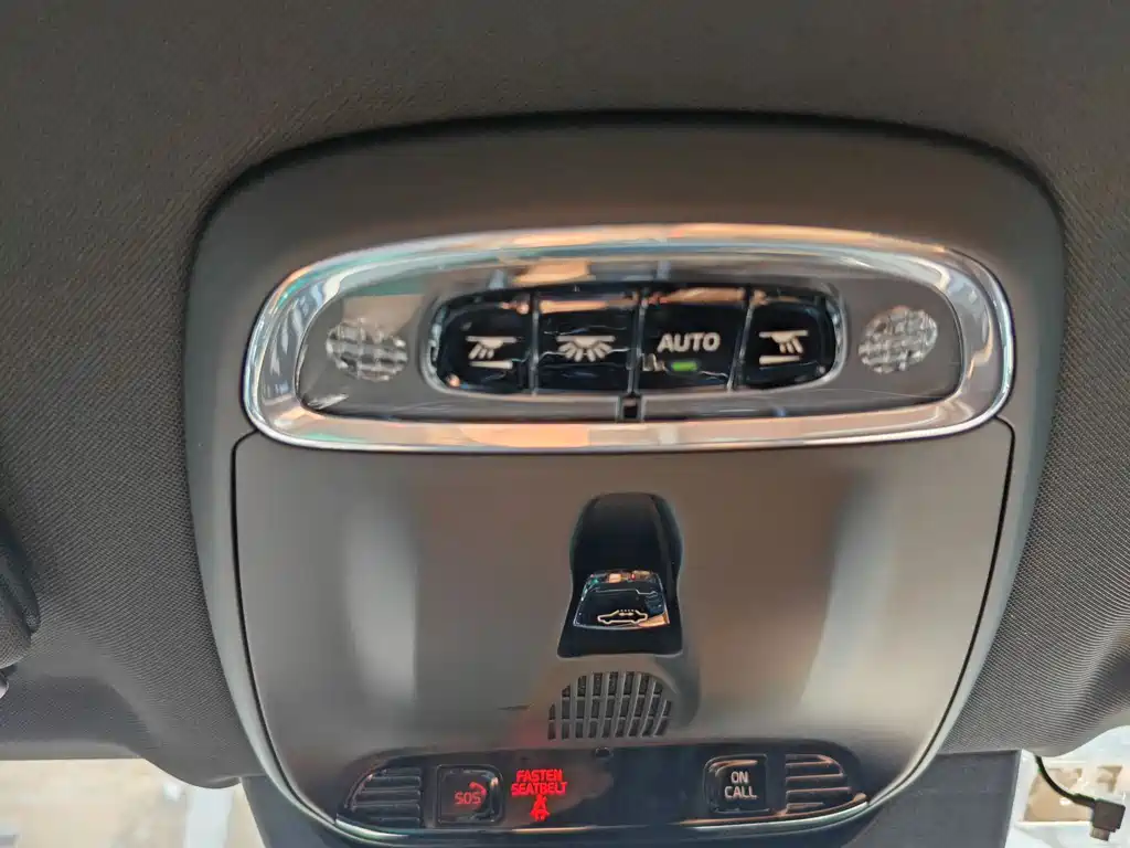 Volvo XC90 2022 — фото 15