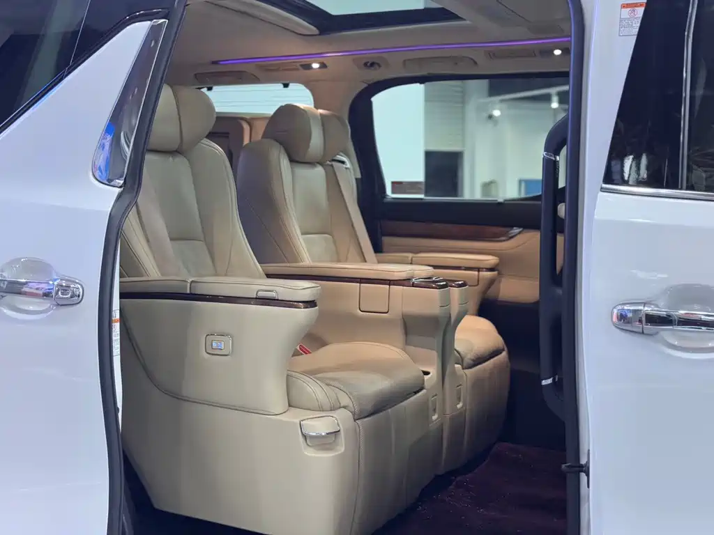 Toyota Alphard 2018 — фото 11