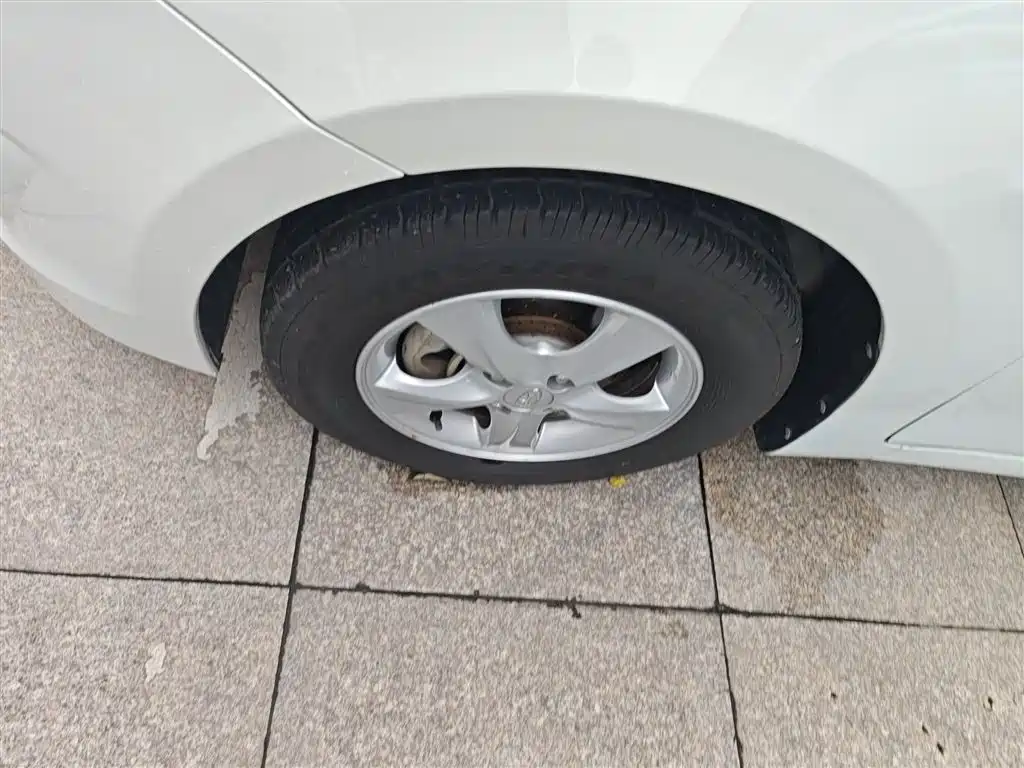 Hyundai Verna 2015 — фото 23
