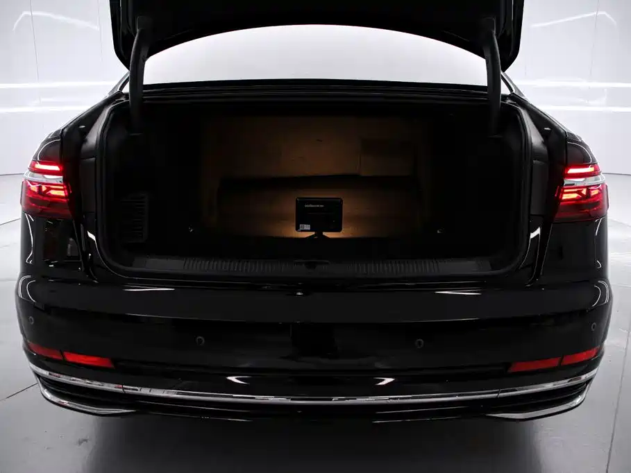 Audi A8 2023 — фото 17