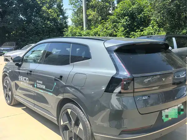 Volvo XC70 Plug-In Hybrid 2025