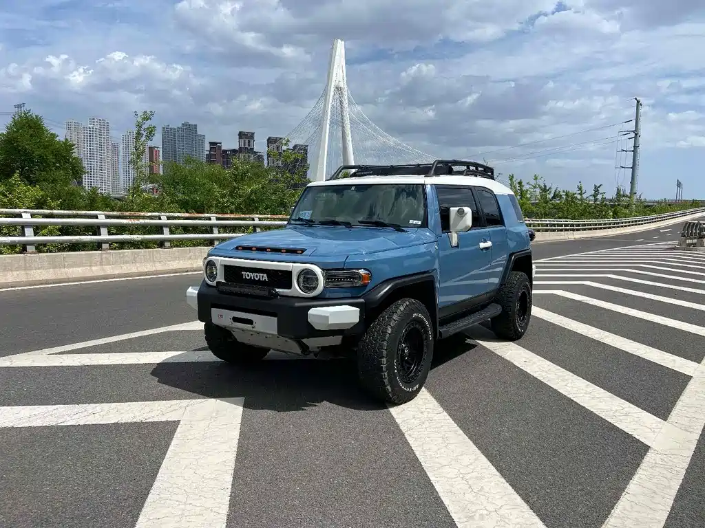 Toyota FJ Cruiser 2020 — фото 1