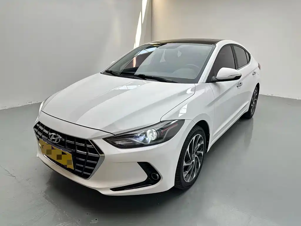 Hyundai Elantra 2020 — фото 1