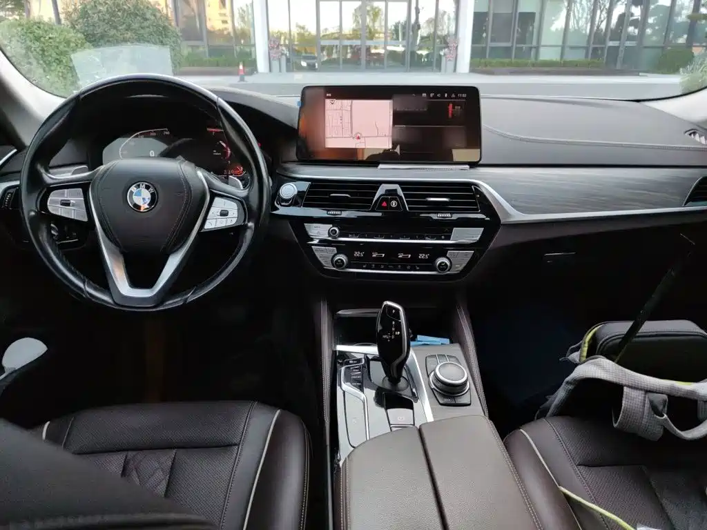 BMW 5 Series 2022 — фото 10
