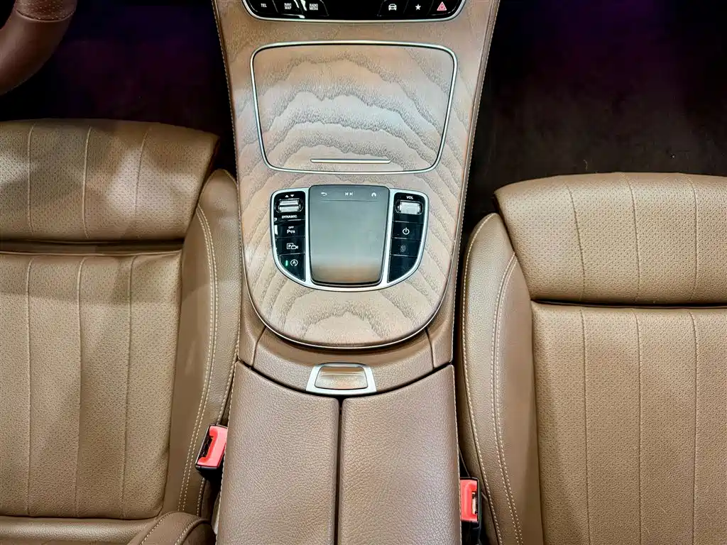 Mercedes-Benz E-Class 2022 — фото 20