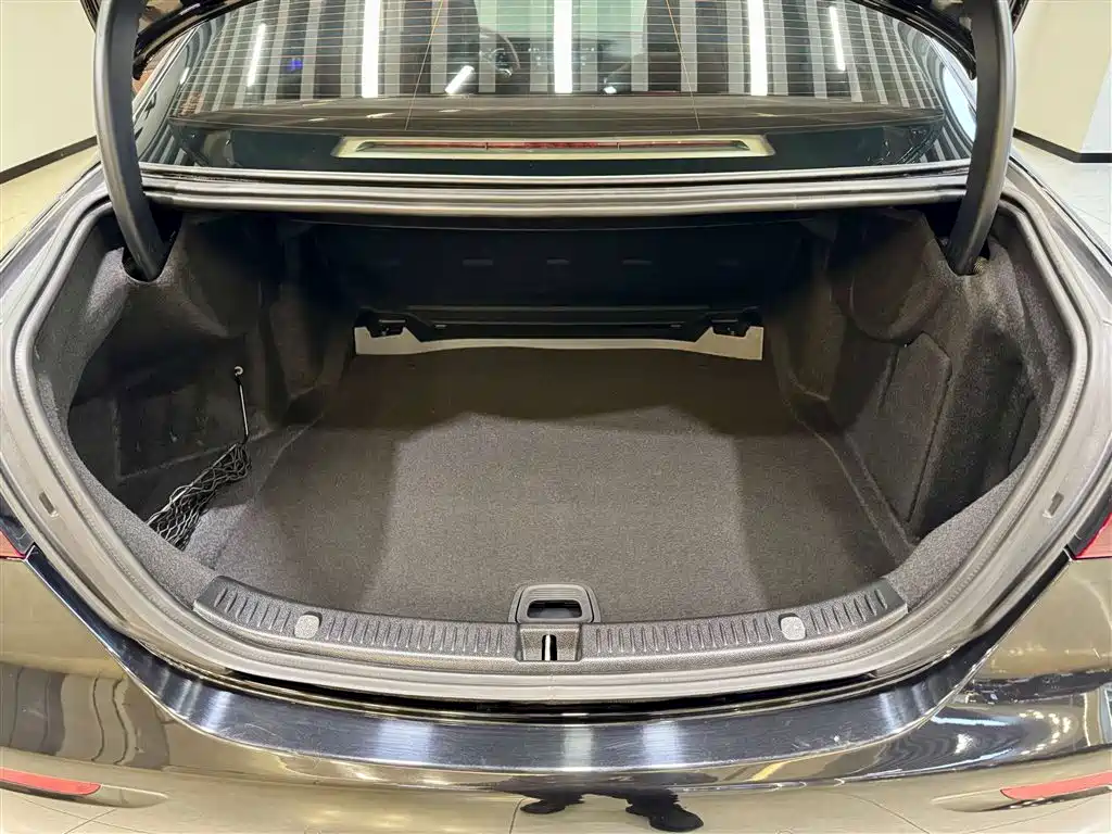 Mercedes-Benz E-Class 2022 — фото 12