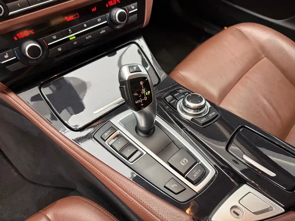 BMW 5 Series 2014 — фото 15