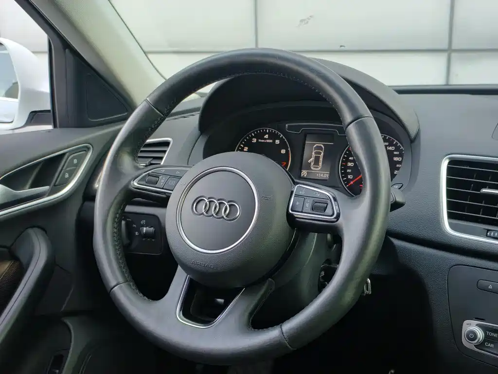 Audi Q3 2018 — фото 9
