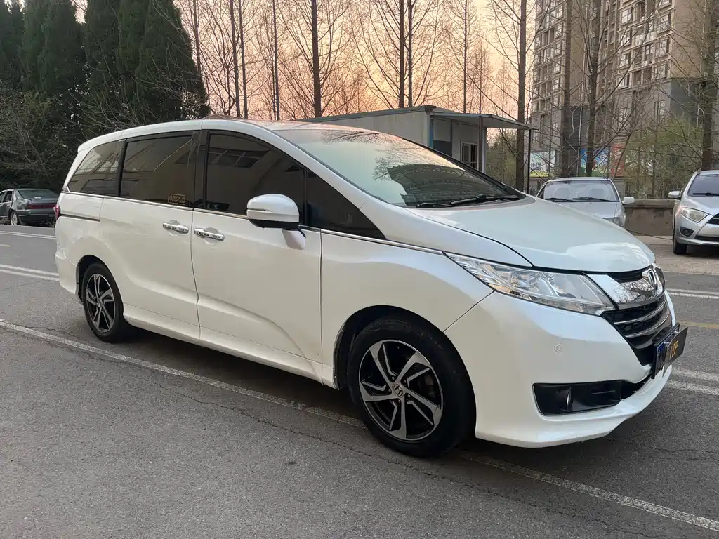 Honda Odyssey 2015 — фото 3