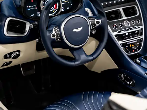 Aston Martin DB11 2019