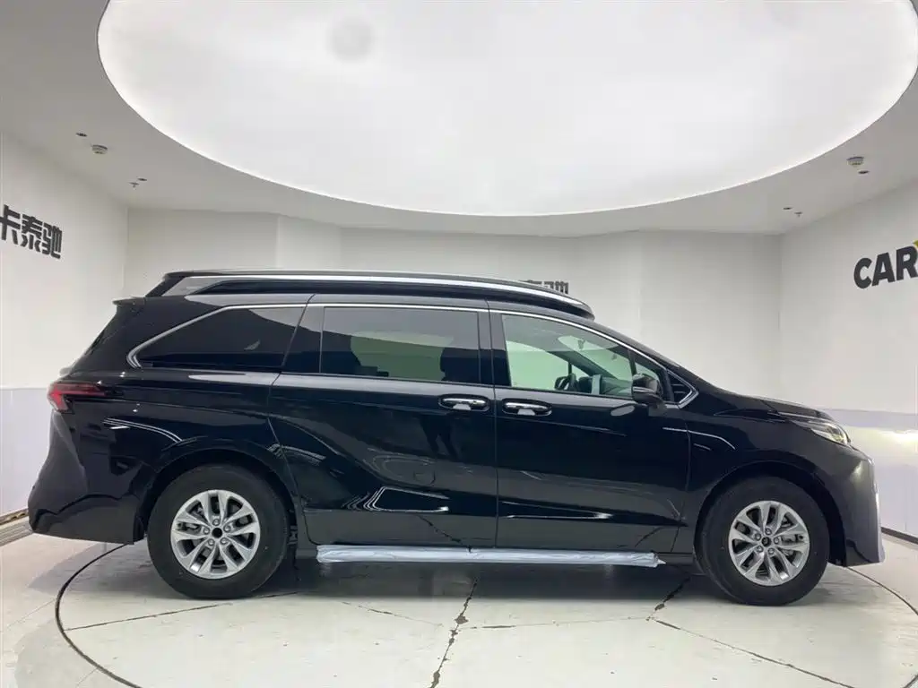 Toyota Granvia — фото 5