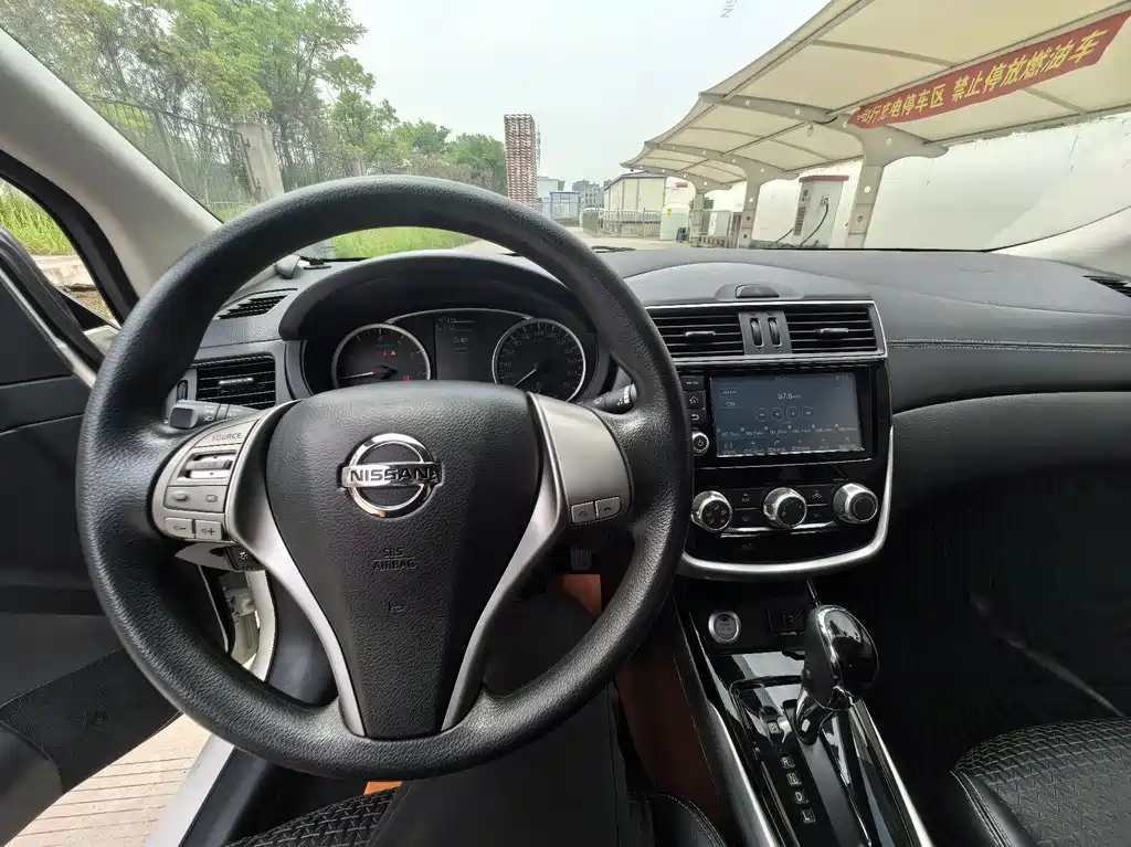 Nissan Tiida 2016 — фото 13