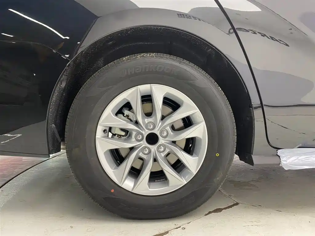 Toyota Granvia — фото 12