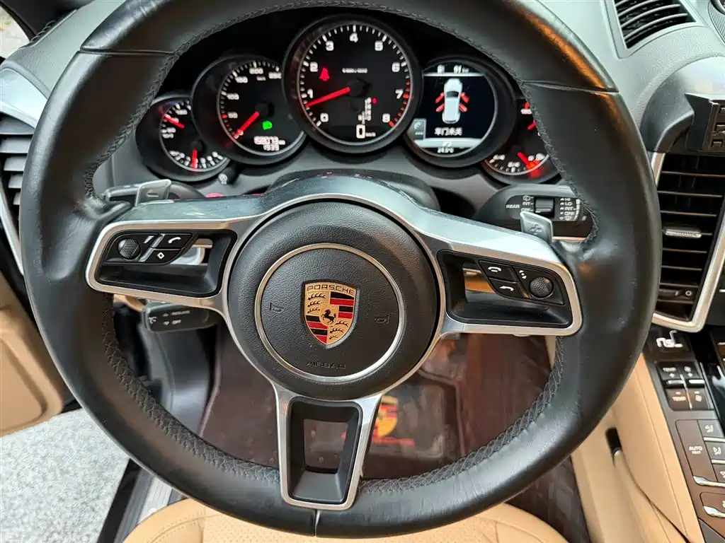 Porsche Cayenne 2016 — фото 17