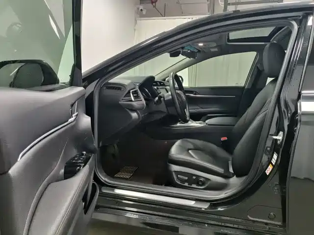 Toyota Camry 2018 — фото 12