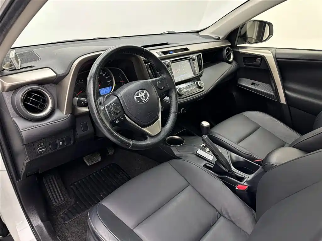 Toyota RAV4 2015 — фото 15