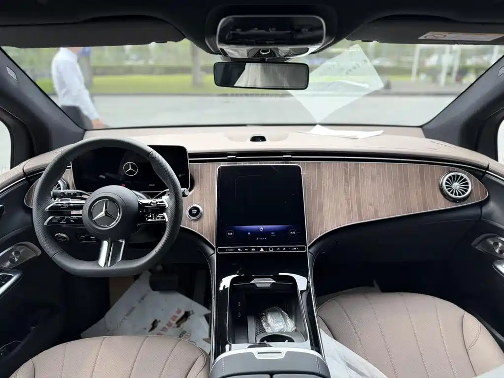 Mercedes-Benz EQE SUV 2025
