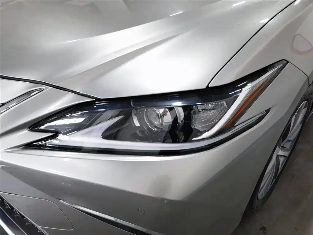 Lexus ES 2019