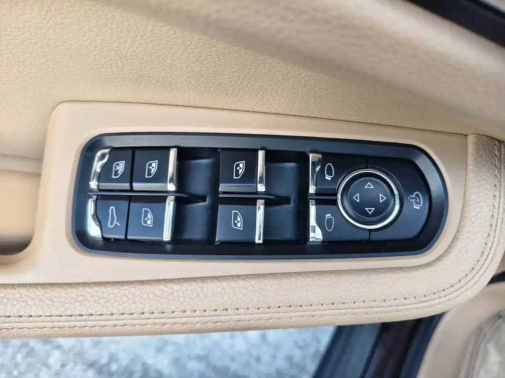 Porsche Macan 2015 — фото 16
