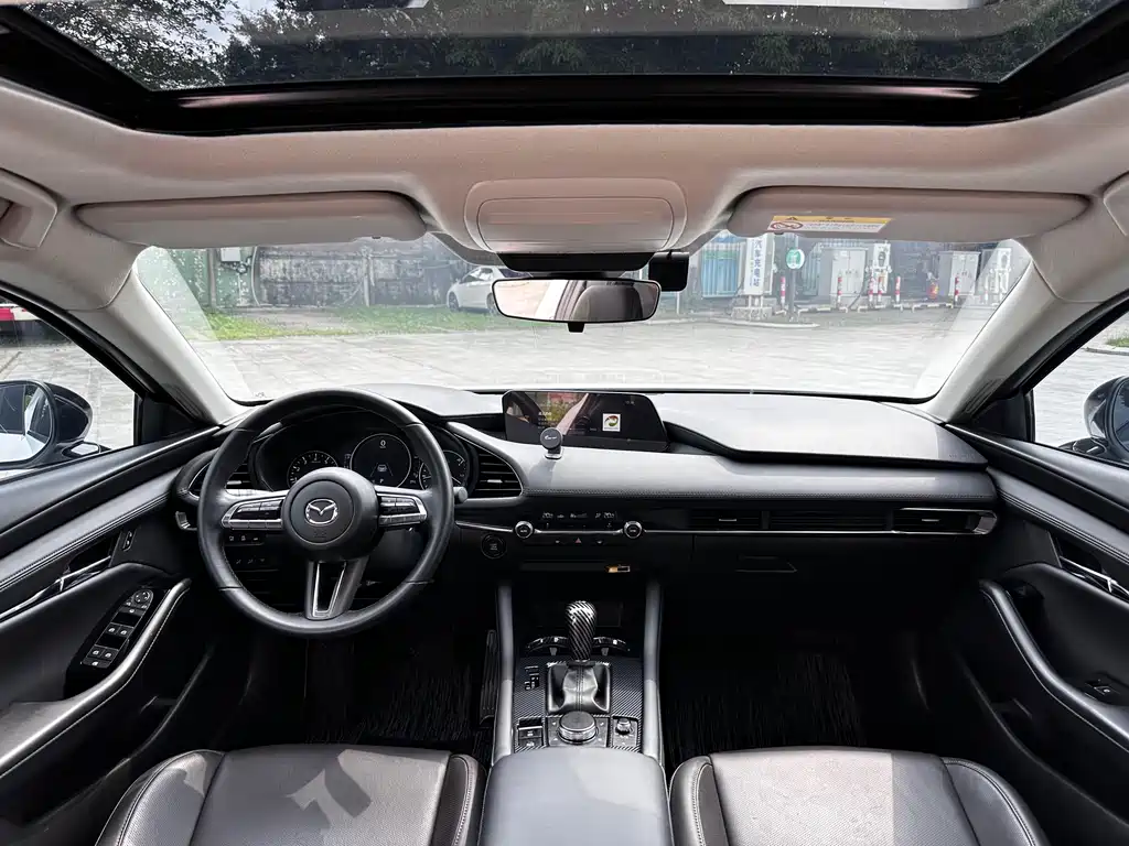 Mazda 3 Axela 2023 — фото 10