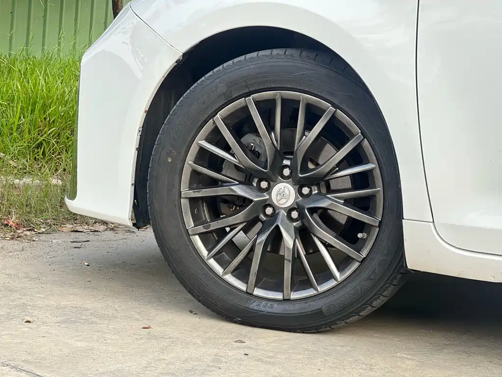 Toyota Sienna 2017 — фото 7
